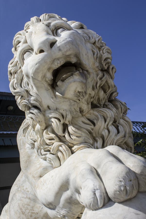 White Marble Lion Sculpture Stock Image Image of garden, lion 29991699