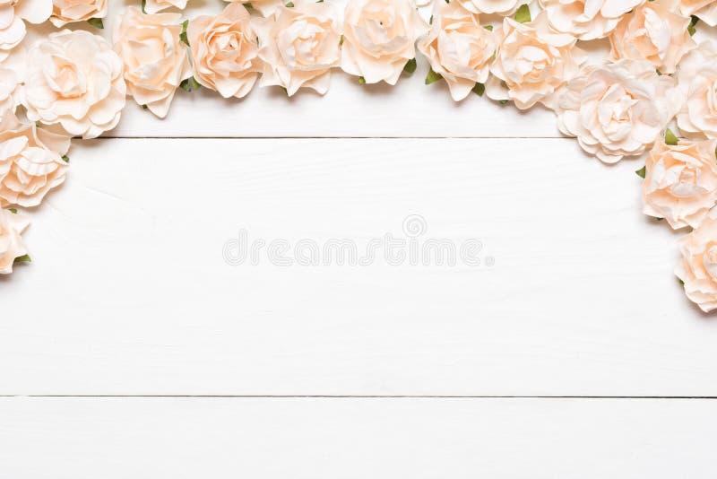 White roses frame with empty copyspace on table