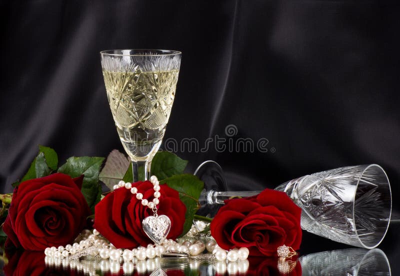 White vine glass with red roses