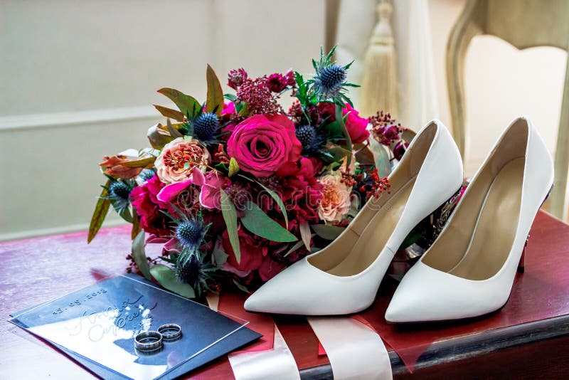 White wedding shoes bride, wedding rings and bouquet royalty free stock photos White wedding shoes bride, wedding rings and bouquet royalty free stock photos