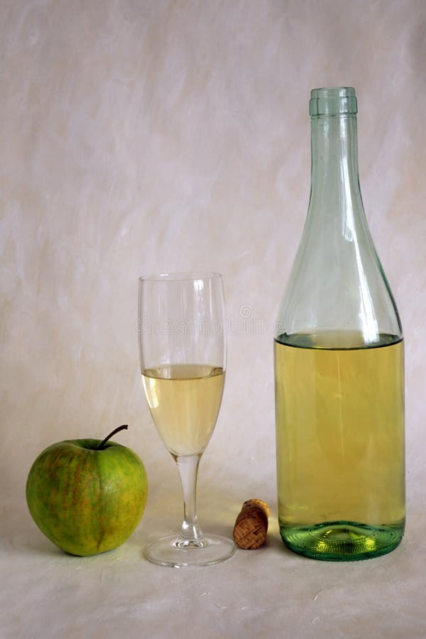 White wine and apple