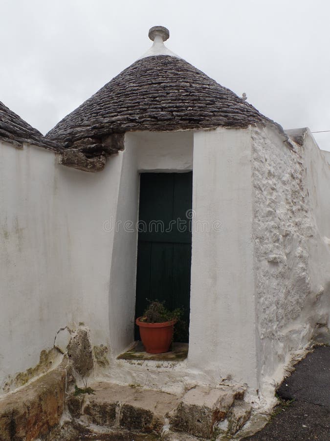 Whitewashed trulli house in Alberobello, Puglia, Southern Italy royalty free stock image Whitewashed trulli house in Alberobello, Puglia, Southern Italy royalty free stock image