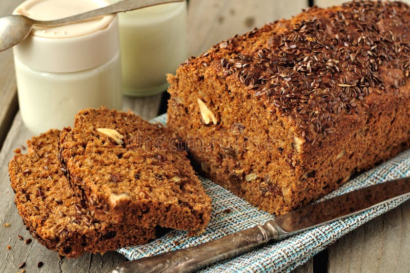 Whole-grain cake loaf, good as breakfast or snack. Whole-grain cake loaf, good as breakfast or snack