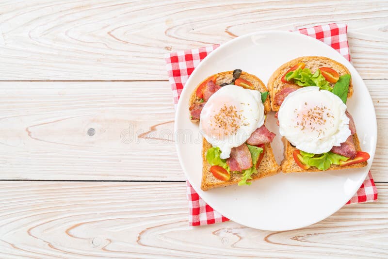Whole Wheat Bread Toasted with Vegetable, Bacon and Egg Stock Photo