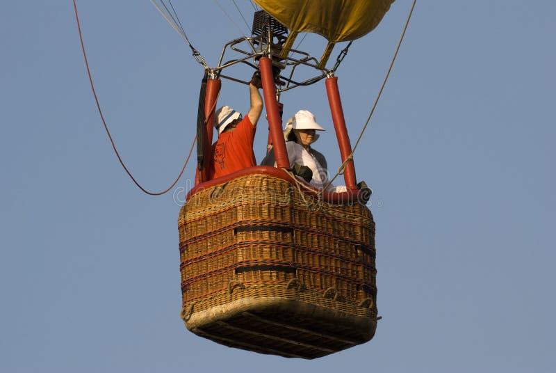 Wicker Basket Hot Air Balloon Editorial Photography - Image of ignite,  colorful: 17869547