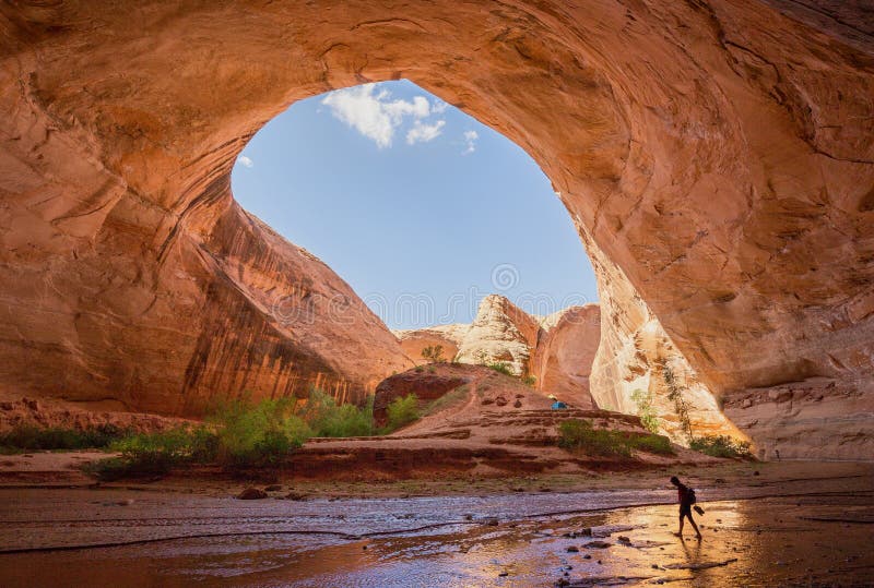 Hiker backpacking in Utah, Grand Staircase-Escalante National Mo