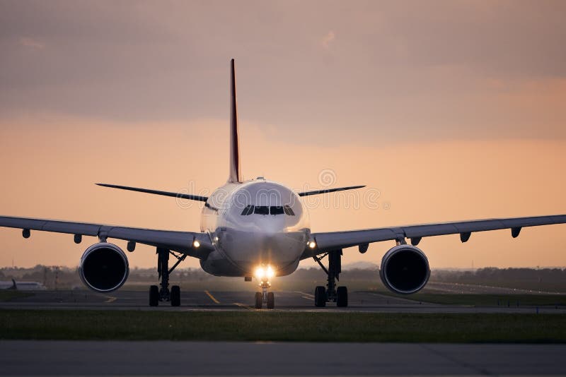 Wide-body airplane taxiing for take off