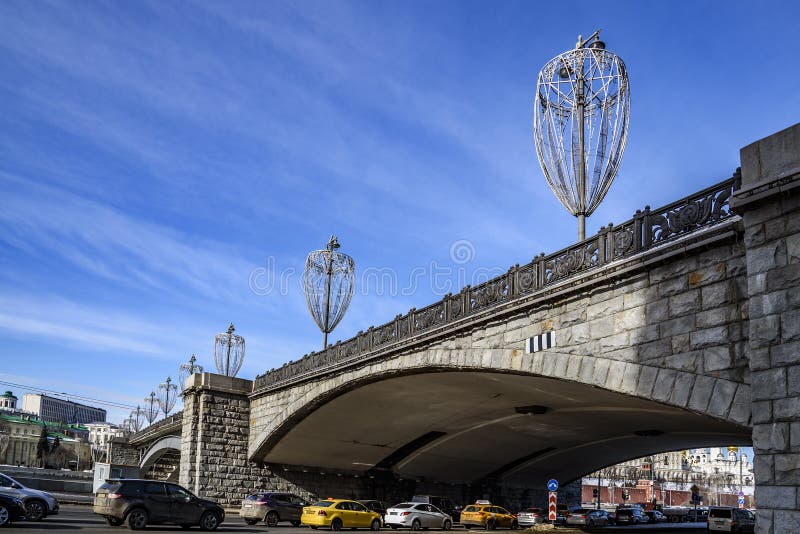 Widok Bolshoy Kamenny most w wiosna słonecznym dniu obrazy stock Widok Bolshoy Kamenny most w wiosna słonecznym dniu obrazy stock