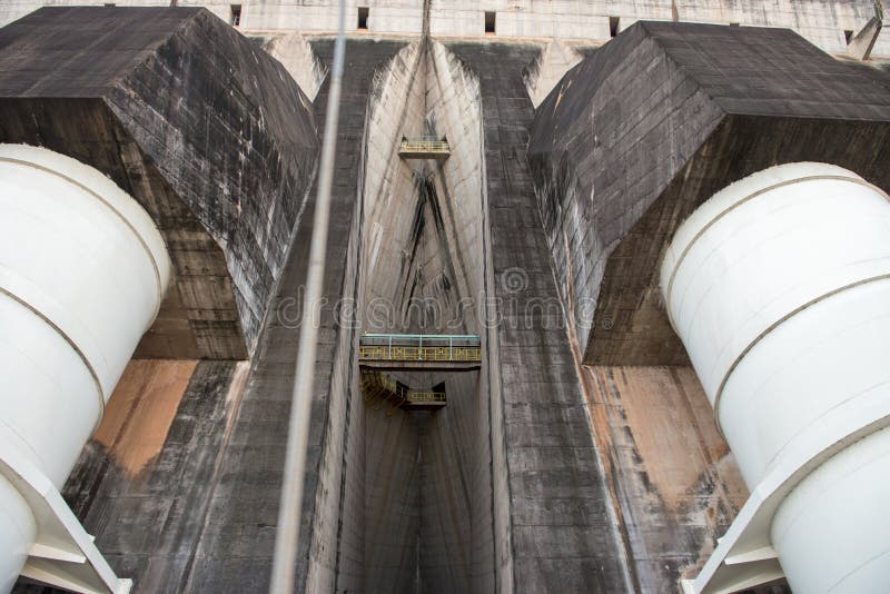 Widok Itaipu tamy giganta penstocks obrazy stock Widok Itaipu tamy giganta penstocks obrazy stock