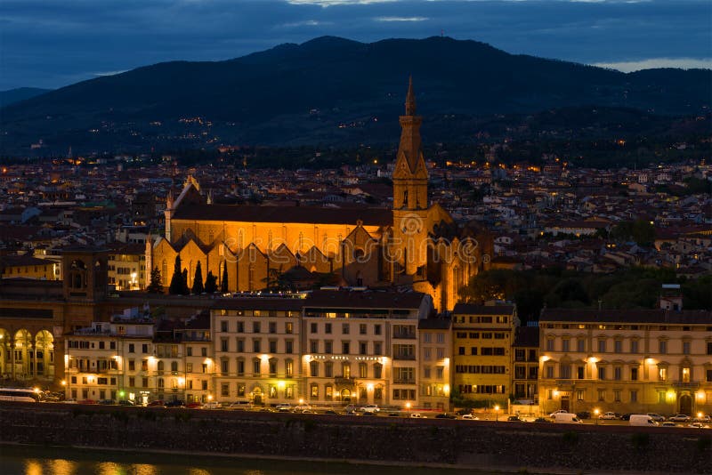 Widok kościół Święta Przecinająca bazylika Di Santa Croce w wieczór zmierzchu, Florencja zdjęcia royalty free Widok kościół Święta Przecinająca bazylika Di Santa Croce w wieczór zmierzchu, Florencja zdjęcia royalty free