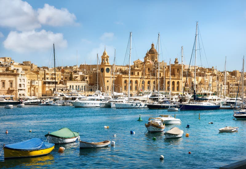 Widok miasteczko i schronienie valletta Malta obraz royalty free Widok miasteczko i schronienie valletta Malta obraz royalty free