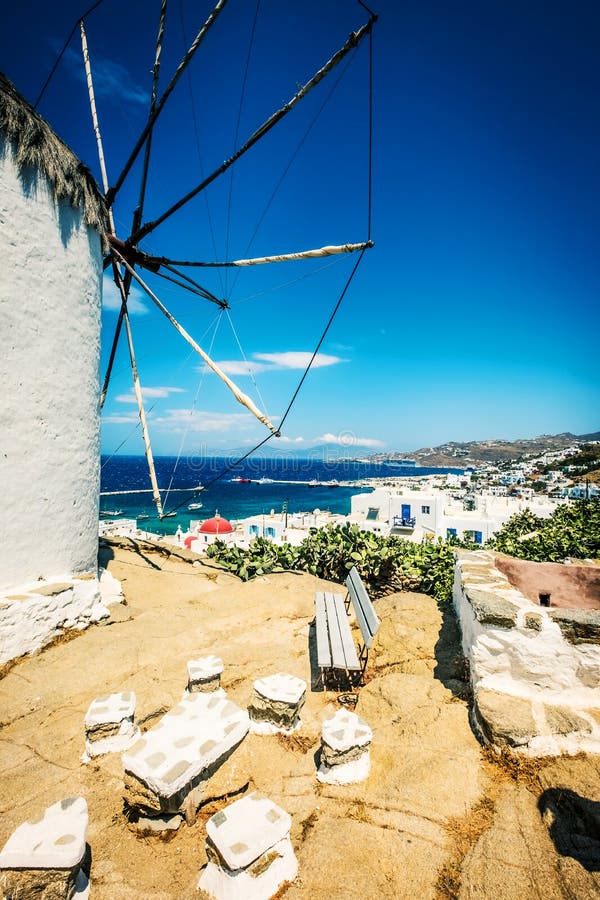 Widok Mykonos wiatraczek i miasteczko zdjęcia royalty free Widok Mykonos wiatraczek i miasteczko zdjęcia royalty free