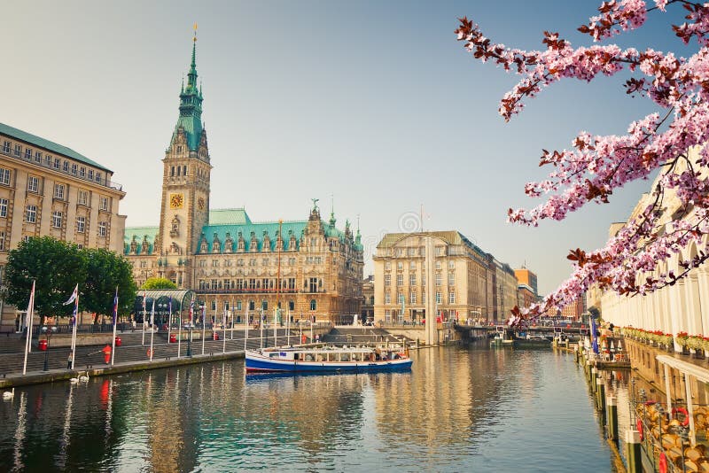 Widok na Hamburskim townhall przy wiosną obraz stock Widok na Hamburskim townhall przy wiosną obraz stock