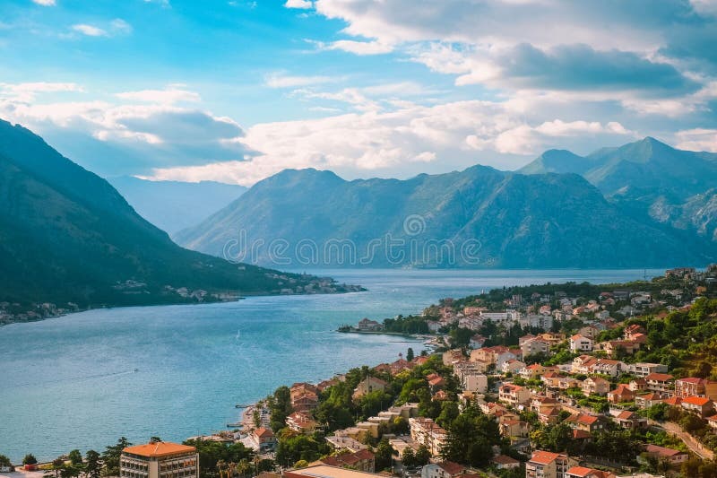 Widok na Zatokę Kotor w Czarnogórze. zdjęcie royalty free