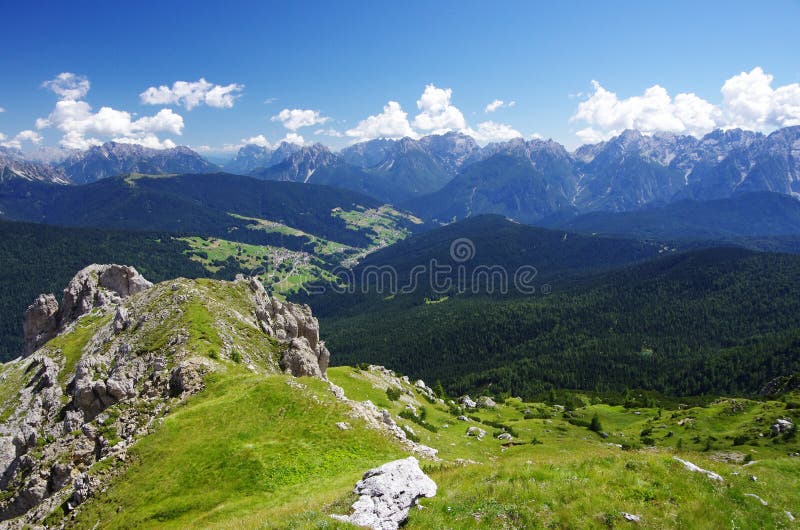 Widok Padola, Comelico Superiore, zdjęcie stock Widok Padola, Comelico Superiore, zdjęcie stock