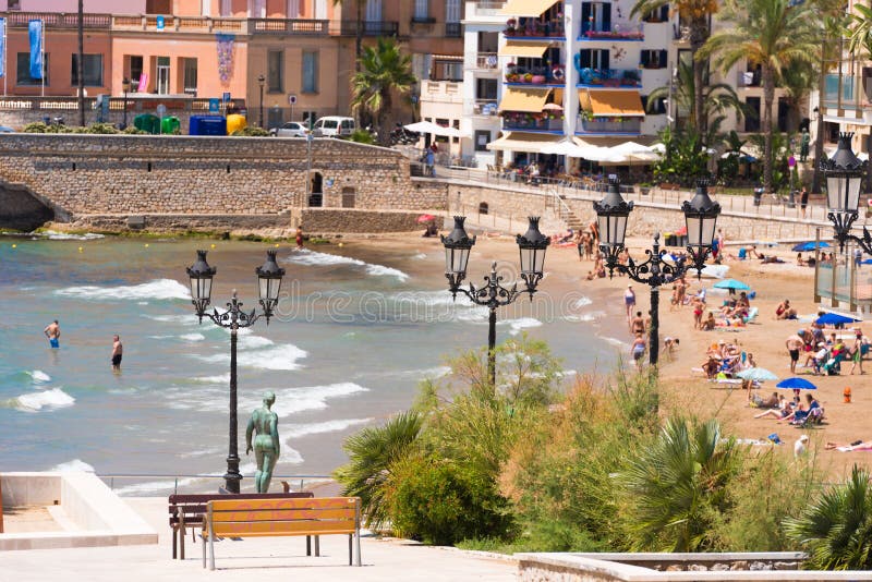 Widok plaża w Sitges, Barcelona, Catalunya, Hiszpania obraz stock Widok plaża w Sitges, Barcelona, Catalunya, Hiszpania obraz stock