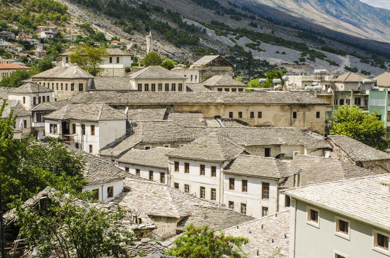 Widok przy starym miastem Gjirokastra w Albania obraz stock Widok przy starym miastem Gjirokastra w Albania obraz stock