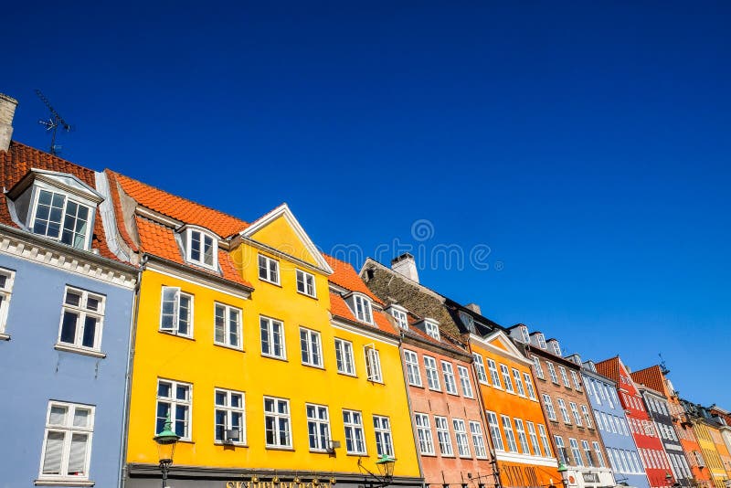 Widok Sławny Nyhavn w lecie, Kopenhaga, Dani data: Wrzesień 2016. Kopenhaga jest kapitałem i najwięcej ludnego miasta Dani Ja jest jeden życzliwi miasta w świacie