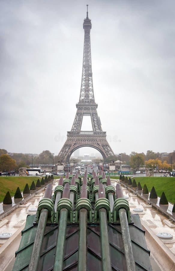 Widok wieża eifla od Jardins Du Trocadero, Paryż fotografia stock Widok wieża eifla od Jardins Du Trocadero, Paryż fotografia stock