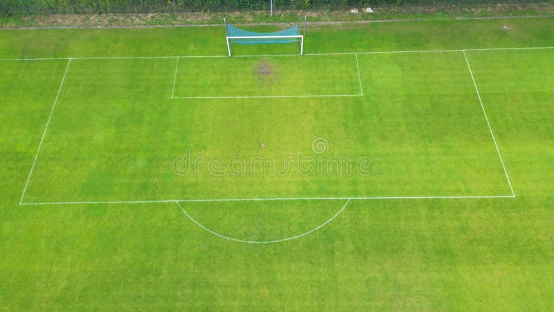 Widok z góry na górę piłki nożnej. stadion. boisko do piłki nożnej. piłka nożna. gry na wolnym powietrzu. gry zespołowe płaski