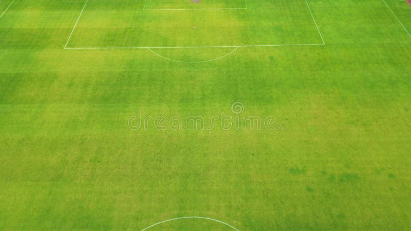 Widok z góry na górę piłki nożnej. stadion. boisko do piłki nożnej. piłka nożna. gry na wolnym powietrzu. gry zespołowe płaski