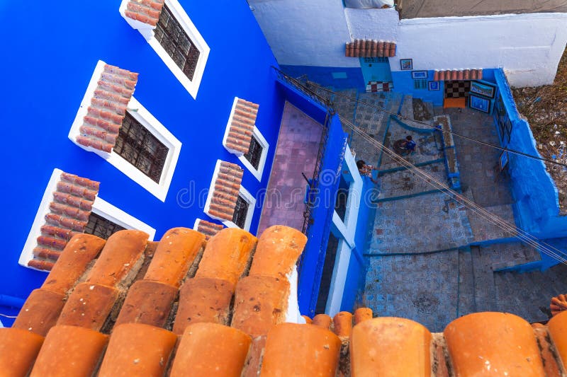 Widok z góry na miasto Chefchaouen z dachami terracotta obrazy stock