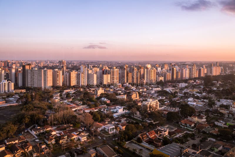 Widok z lotu ptaka Curitiba miasto - Curitiba, Parana, Brazylia zdjęcie stock Widok z lotu ptaka Curitiba miasto - Curitiba, Parana, Brazylia zdjęcie stock