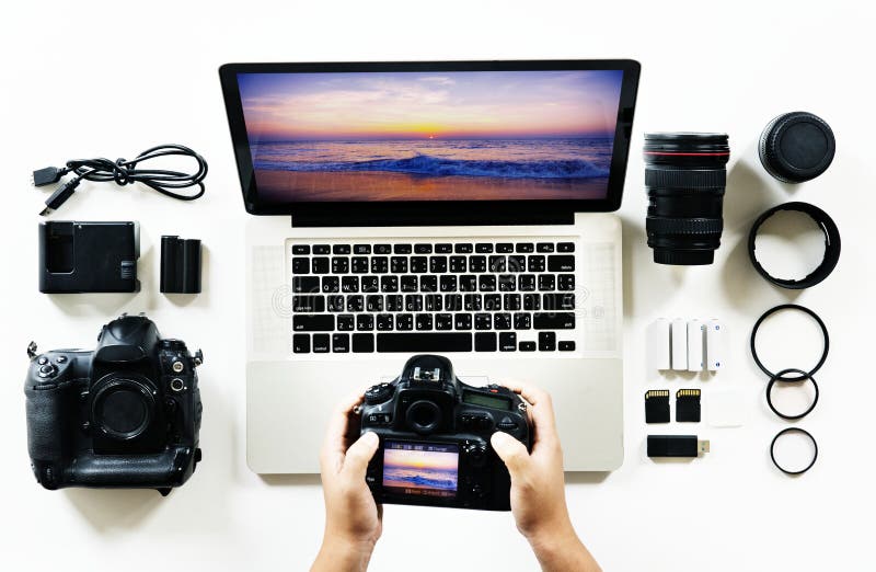 Widok z lotu ptaka fotograf ręki używać kamerę zdjęcie stock Widok z lotu ptaka fotograf ręki używać kamerę zdjęcie stock