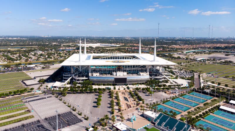 Widok z lotu ptaka, fotografia drona Stadionu Twardych Delfinów Miami Widok z lotu ptaka na stadionie Twardy mecz LIV Stadion zdjęcie royalty free Widok z lotu ptaka, fotografia drona Stadionu Twardych Delfinów Miami Widok z lotu ptaka na stadionie Twardy mecz LIV Stadion zdjęcie royalty free