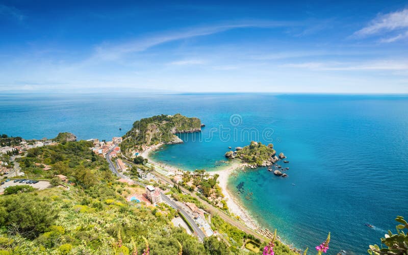 Widok z lotu ptaka Isola Bella mała wyspa blisko Taormina, Sicily, południowy Włochy obraz royalty free Widok z lotu ptaka Isola Bella mała wyspa blisko Taormina, Sicily, południowy Włochy obraz royalty free