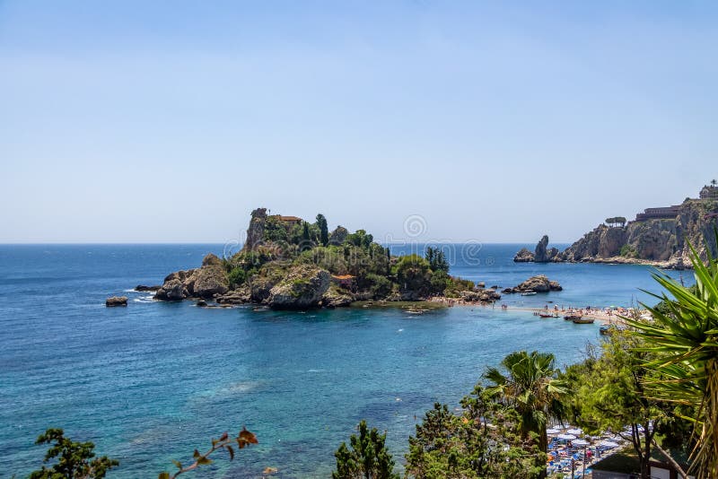 Widok z lotu ptaka Isola Bella wyspa i plaża - Taormina, Sicily, Włochy zdjęcie royalty free Widok z lotu ptaka Isola Bella wyspa i plaża - Taormina, Sicily, Włochy zdjęcie royalty free