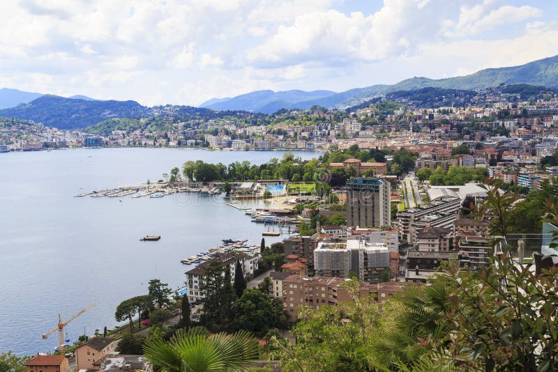 Widok z lotu ptaka Lugano, Szwajcaria zdjęcia stock Widok z lotu ptaka Lugano, Szwajcaria zdjęcia stock