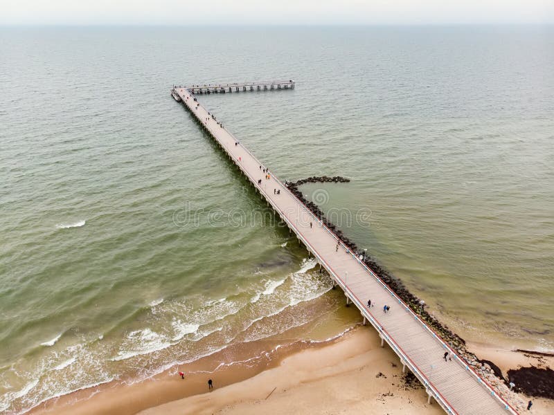 Widok z lotu ptaka morze ba?tyckie brzeg linia blisko Klaipeda miasta, Lithuania Pi?kny denny wybrze?e na letnim dniu obrazy stock Widok z lotu ptaka morze ba?tyckie brzeg linia blisko Klaipeda miasta, Lithuania Pi?kny denny wybrze?e na letnim dniu obrazy stock