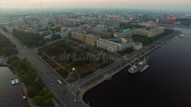 Widok z lotu ptaka Petersburg bulwar przy wieczór