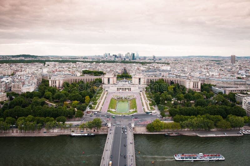 Widok z lotu ptaka rzeczny wonton, miejsce Du Trocadero i los angeles obrona od wieży eifla, Paris france zdjęcia stock Widok z lotu ptaka rzeczny wonton, miejsce Du Trocadero i los angeles obrona od wieży eifla, Paris france zdjęcia stock