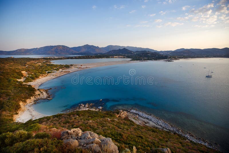 Widok z lotu ptaka Villasimius plaża, Sardinia, Włochy zdjęcia royalty free Widok z lotu ptaka Villasimius plaża, Sardinia, Włochy zdjęcia royalty free