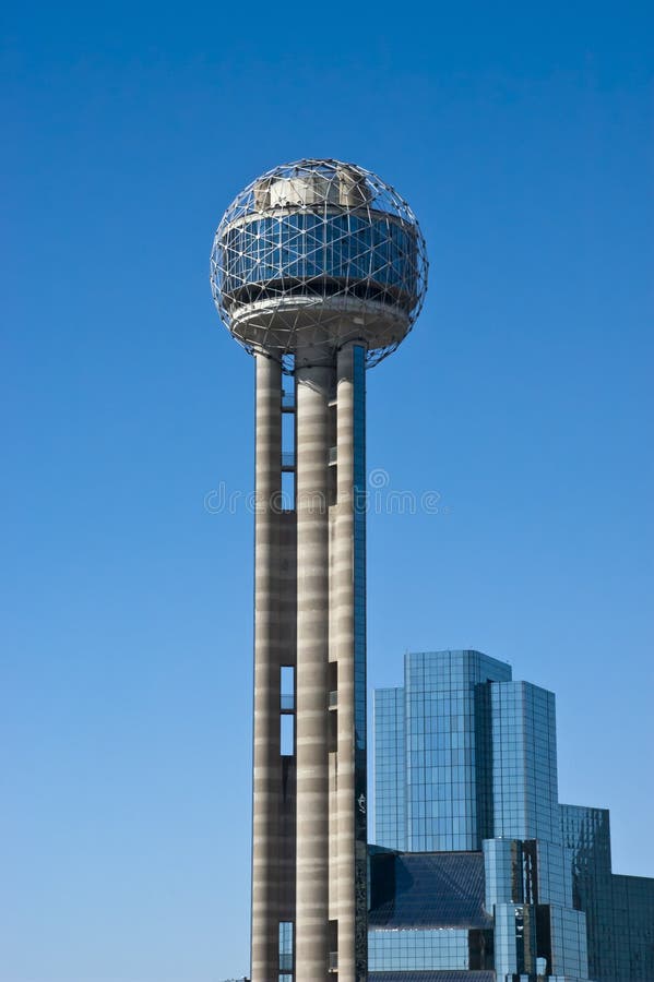 Wiedervereinigung-Kontrollturm in im Stadtzentrum gelegenem Dallas, Texas lizenzfreie stockfotos Wiedervereinigung-Kontrollturm in im Stadtzentrum gelegenem Dallas, Texas lizenzfreie stockfotos