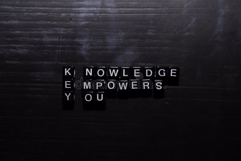 Wiedza - Upełnomocnia - Ty klucz na drewnianych blokach Edukacji, motywacji i inspiracji poj?cie