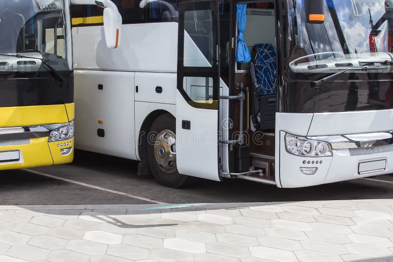 wielcy turystyczni autobusy obraz stock wielcy turystyczni autobusy obraz stock
