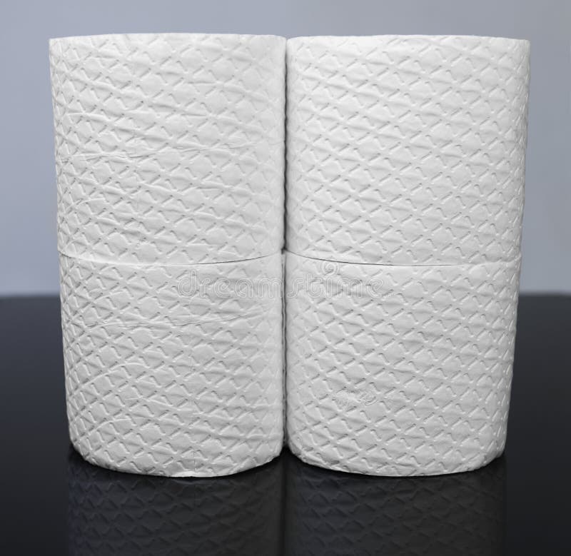 Wiele biel embossed rolki papier toaletowy zdjęcie stock Wiele biel embossed rolki papier toaletowy zdjęcie stock