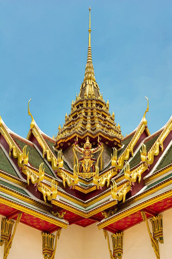 Wielki pałac bangkok tajlandia. chakkri maha prasat throne hala thai tradycyjna architektura. świątynia szmaragdowego buddy. obraz royalty free