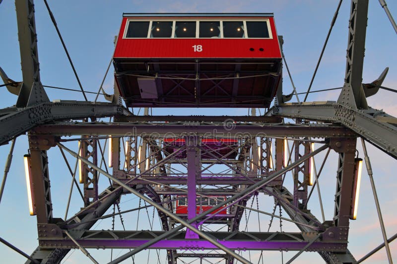 Wien Österreich, großes Rad Riesenrad des Wiener Würstchens stockbild Wien Österreich, großes Rad Riesenrad des Wiener Würstchens stockbild