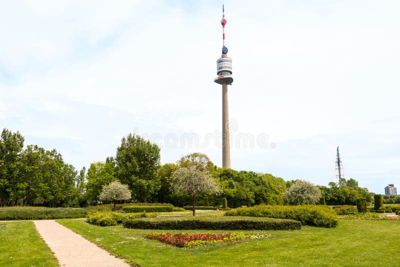 WIEN ÖSTERRIKE - MAJ 16, 2016: Sikten från parkerar royaltyfri fotografi WIEN ÖSTERRIKE - MAJ 16, 2016: Sikten från parkerar royaltyfri fotografi