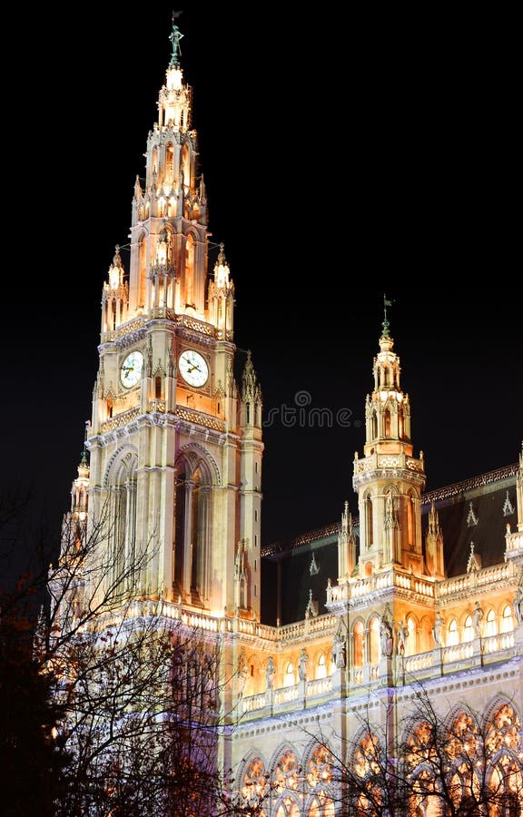 Wien Österrike stad Hall Rathaus Building på natten royaltyfria foton Wien Österrike stad Hall Rathaus Building på natten royaltyfria foton