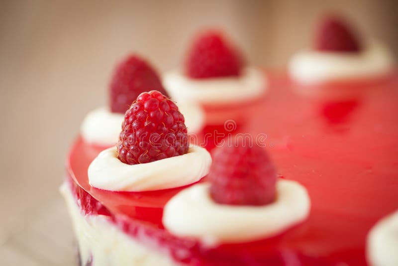 Download Wierzchołek Malinowy Cheesecake Zdjęcie Stock - Obraz złożonej z desery, podśmietanie: 57650884