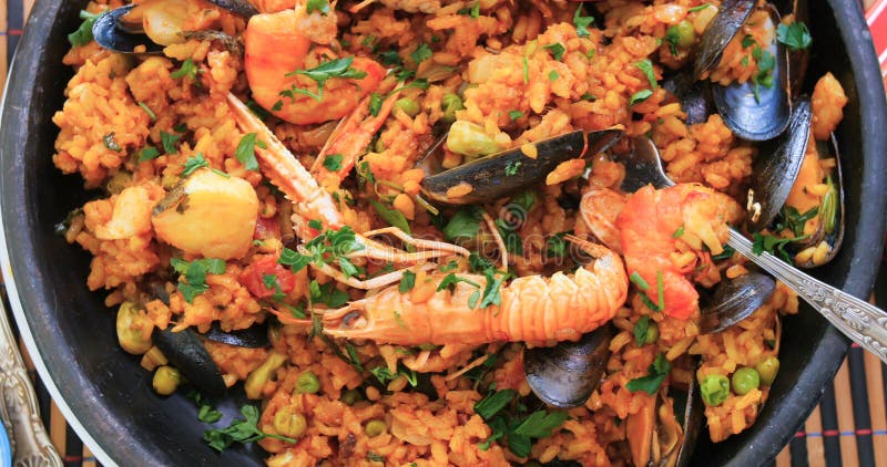 Wierzchołka puszka widok Hiszpański owoce morza paella obraz royalty free Wierzchołka puszka widok Hiszpański owoce morza paella obraz royalty free