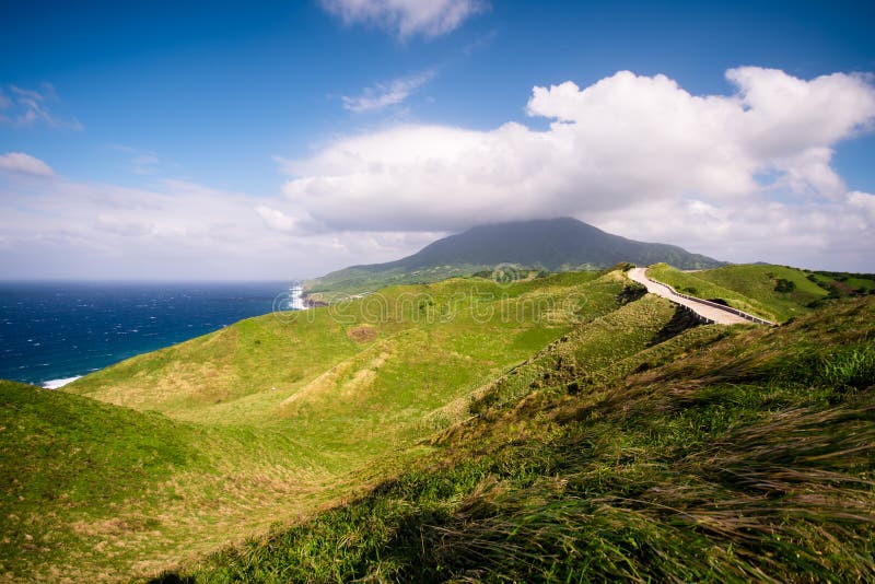 Wiese von Batanes, Philippinen lizenzfreie stockfotos