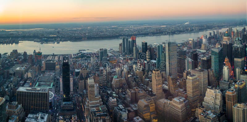 Wieżowce manhattanu wysokościowcowe na manhattanie śródmieściu obrazy royalty free