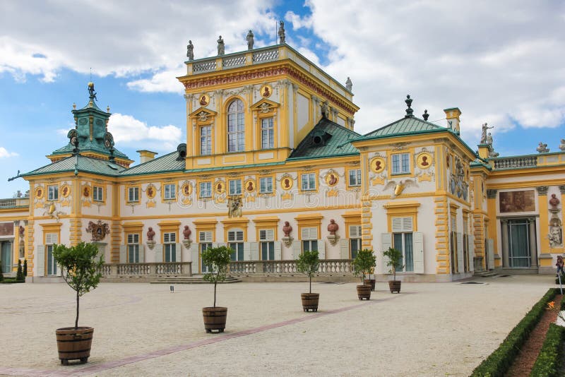 Wilanow slott & trädgårdar. Warsaw. Polen. fotografering för bildbyråer Wilanow slott & trädgårdar. Warsaw. Polen. fotografering för bildbyråer