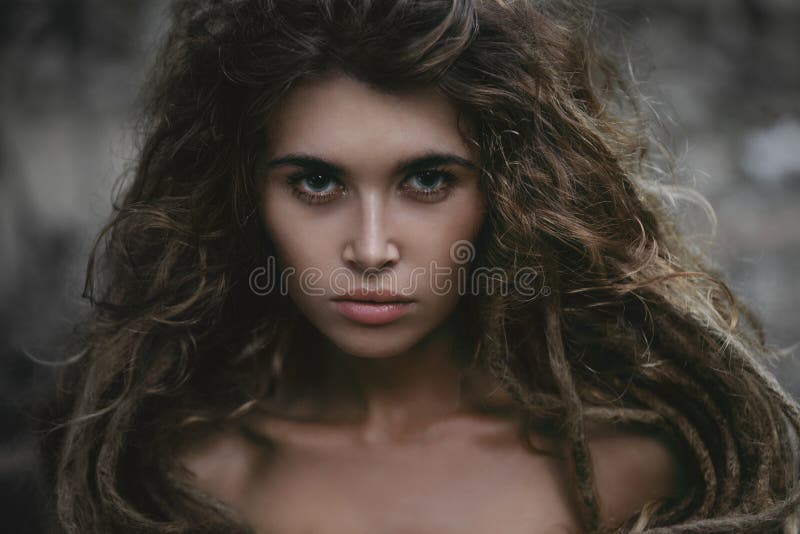 Wilde schöne Frau stockfotos Wilde schöne Frau stockfotos